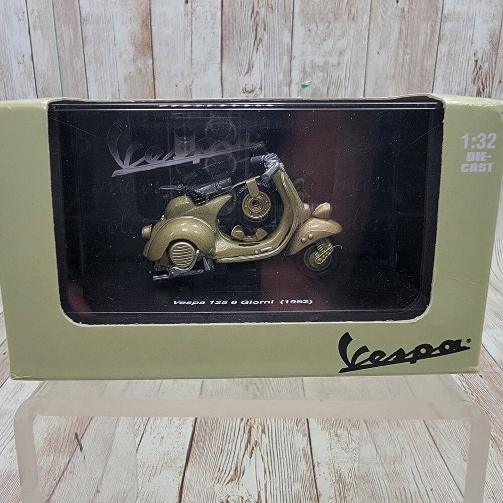 Vespa 125 6 Giorni (1952) 1/32 Scale Diecast Metal Model by NewRay